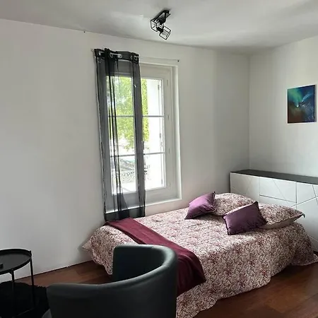 L'escale: Complet * טור